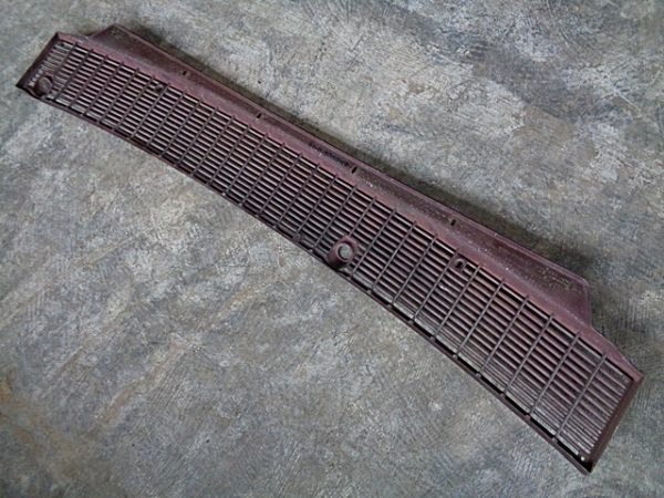 1961-1963 Lincoln Continental cowl vent cover