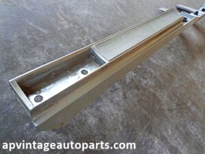1975 Oldsmobile 98 tail panel trim molding