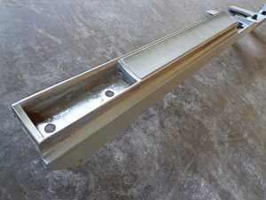 1975 Oldsmobile 98 tail panel molding