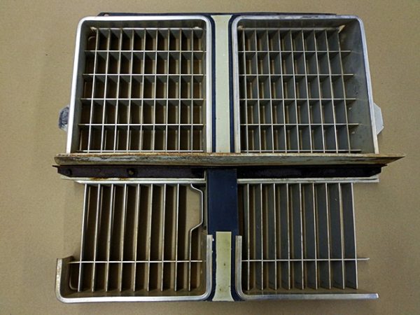 1975 Oldsmobile Delta 88 rh grille