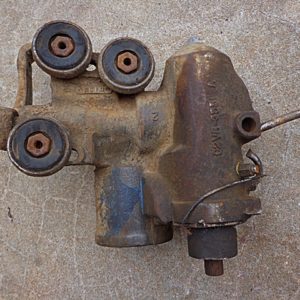 1961 Ford Thunderbird power steering gear box with pitman arm