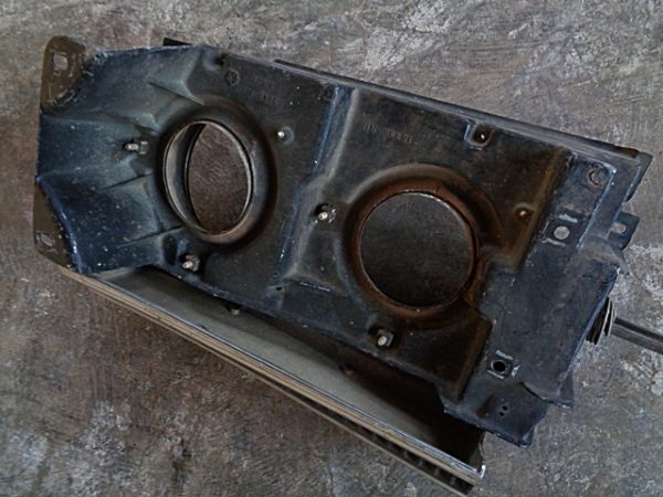 1971 Chrysler 300 RH hideaway headlight door assemb;y