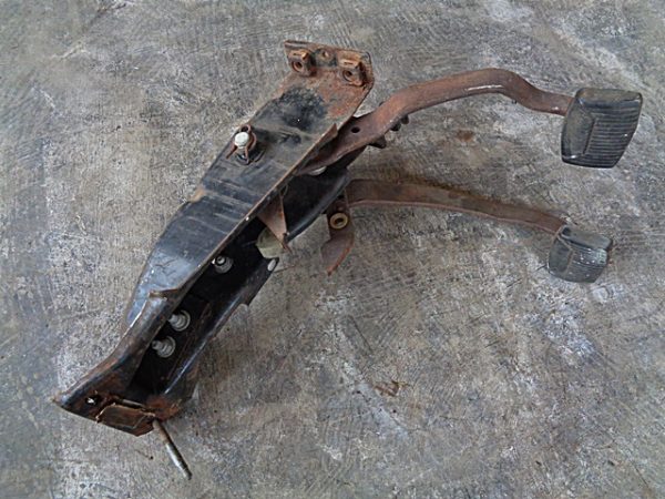 1964 Ford Fairlane Thunderbolt clutch pedals