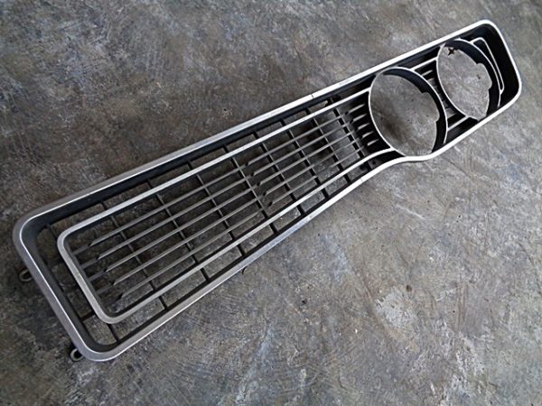 1970 Dodge Polara LH grille half