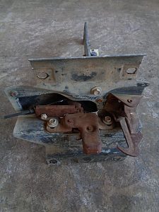 1979 Ford Thunderbird hood latch