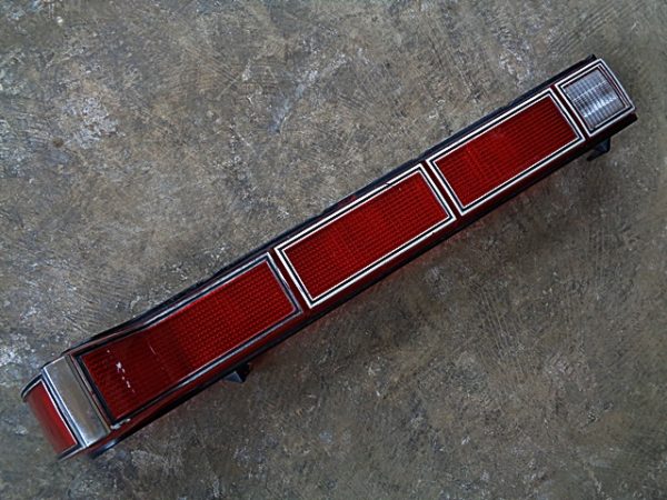 1974 Lincoln Continental LH tail light lens