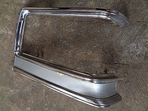 1976 Cadillac RH turn signal side marker bezel