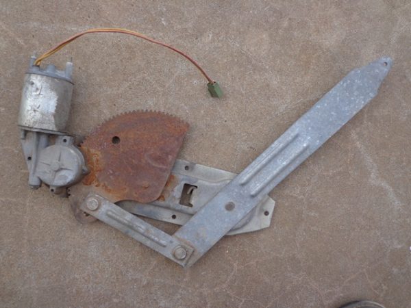 1975 Ford LTD power window regulator