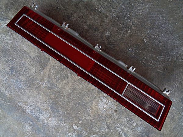 1976 1977 Buick Regal LH tail light