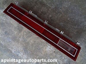 1976 1977 Buick Regal tail light