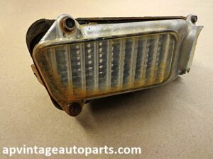 1971 Oldsmobile Delta 88 front turn signal assembly