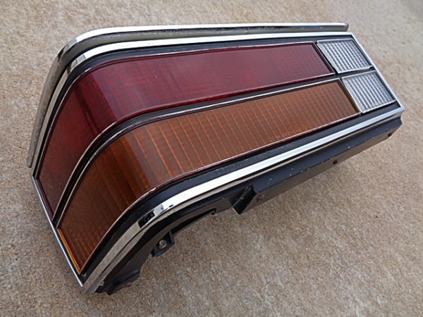 1977 1978 Buick LeSabre tail light