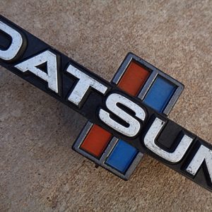 1980 1983 Datsun pickup grille badge