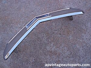 1973 Mercury Cougar upper grille molding ornament