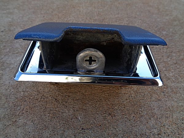 1971 Ford Torino bench seat ashtray assembly
