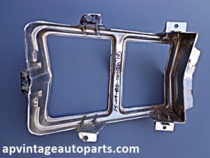 1975 Oldsmobile Cutlass 442 RH tail light bezel