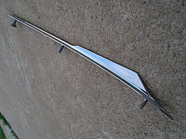 1962 Chevrolet Impala fender spear trim