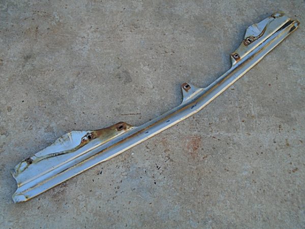 1962 Lincoln front bumper filler