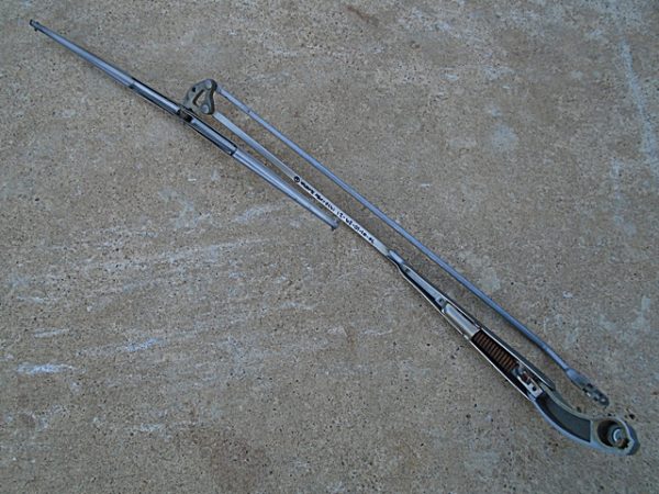 1970 Chevrolet Impala windshield wiper assembly