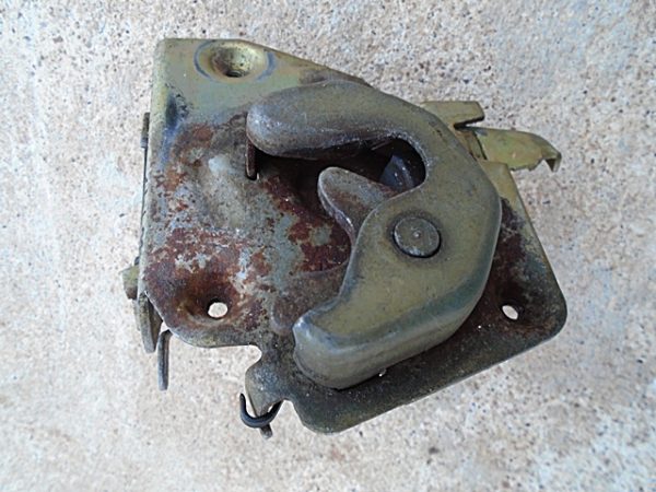 1968 Ford Country Squire tailgate latch