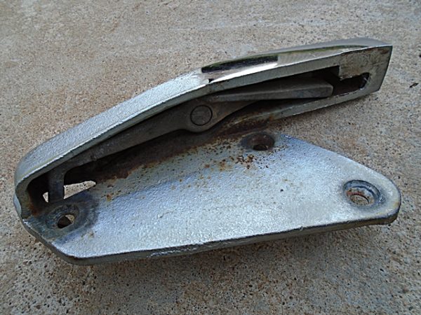 1968 Ford Country Squire tailgate upper two way hinge