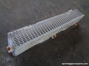 1976 Oldsmobile Delta 88 front RH turn signal park lamp lens
