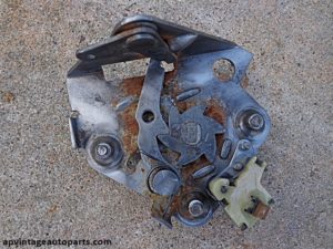 1962 Chevrolet Impala tailgate latch