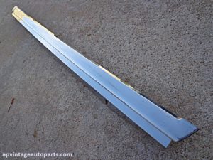 1969 Pontiac Grand Prix exterior molding trim