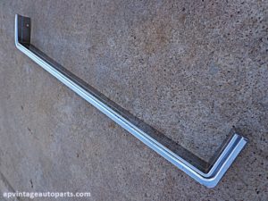 1973 Oldsmobile Delta 88 grille molding