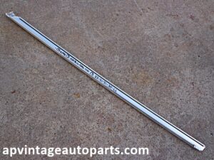 1977-79 Ford Thunderbird Landau LH rear window reveal molding