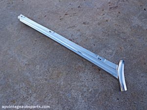 1968 Ford Thunderbird windshield trim molding