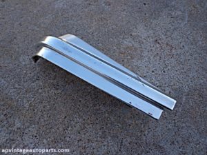 1968 Ford Thunderbird door trim molding