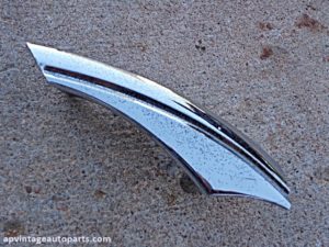 1967 Pontiac fender molding