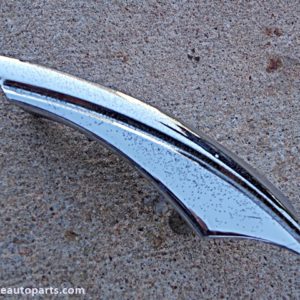 1967 Pontiac fender molding