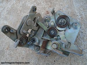 1968 Ford Country Sedan tailgate latch