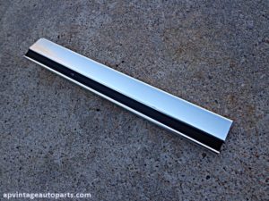 1972 Ford LTD fender molding