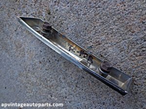 1973 Oldsmobile Delta 88 fender trim molding