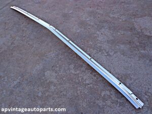 1977 Ford Thunderbird rear window molding