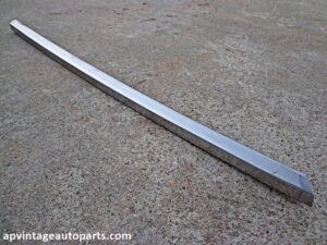 1968 Ford Thunderbird Landau widnshield molding