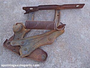 1973 Oldsmobile Delta 88 hinge