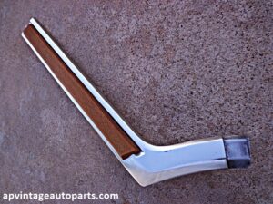 1977 Ford Thunderbird fender front molding