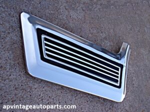 1967 Ford Galaxie LTD fender molding