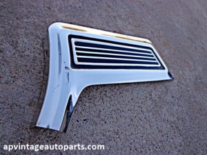 1967 Ford Galaxie LTD fender molding