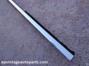 1969 Lincoln front door molding trim