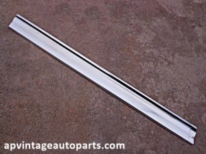 1967 Ford Galaxie 4 dr quarter panel molding