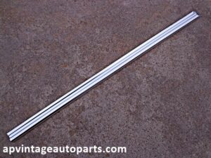 1969 Ford Galaxie 4 dr quarter lower trim molding