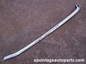 1974 GM Chevelle exterior windshield molding RH