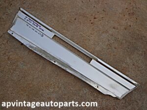 1976 Chevrolet Monte Carlo rear quarter panel molding RH