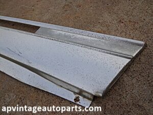 1976 Chevrolet Monte Carlo quarter panel molding