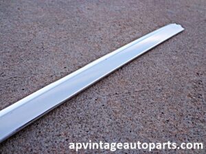 1979 Ford Thunderbird windshield molding